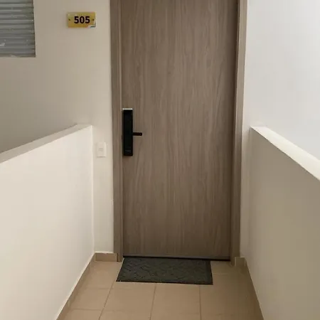 Moderno Y Práctico, Cerca Del Mar Y El Aeropuerto